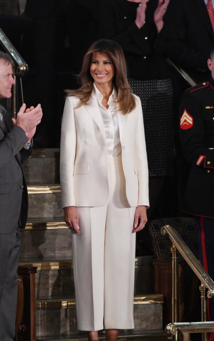 L'ensemble tailleur-pantalon L'ensemble tailleur-pantalon