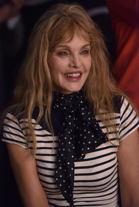Arielle Dombasle, a "toujours eu la foi" Arielle Dombasle, a "toujours eu la foi"