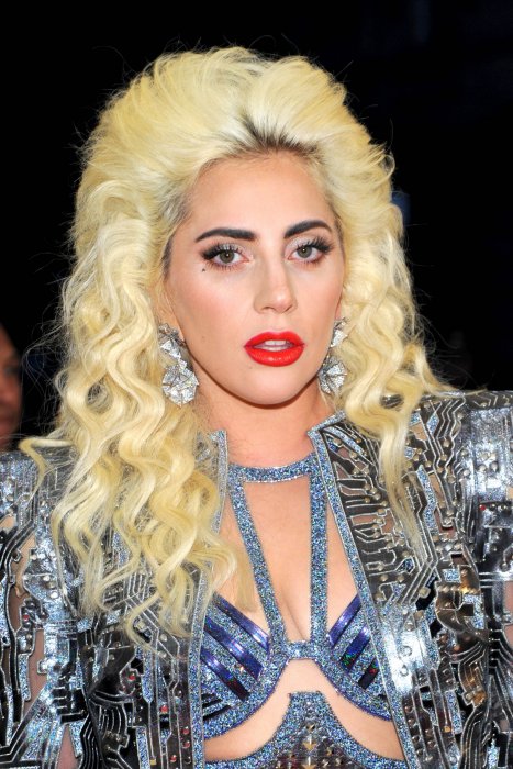 Lady Gaga, sur le point de devenir pasteur ? Lady Gaga, sur le point de devenir pasteur ?