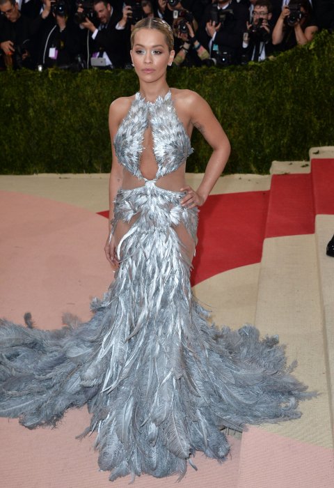 Rita Ora, déplumée ! Rita Ora, déplumée !