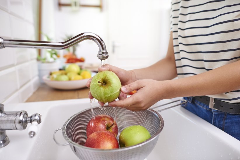 Laver brièvement les fruits Laver brièvement les fruits