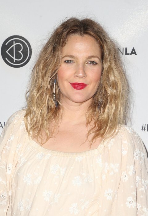 Drew Barrymore : La drogue, synonyme de descente aux enfers Drew Barrymore : La drogue, synonyme de descente aux enfers