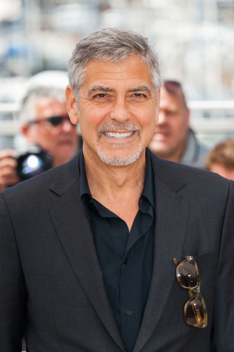 George Clooney s'illustre en aidant les plus démunis George Clooney s'illustre en aidant les plus démunis