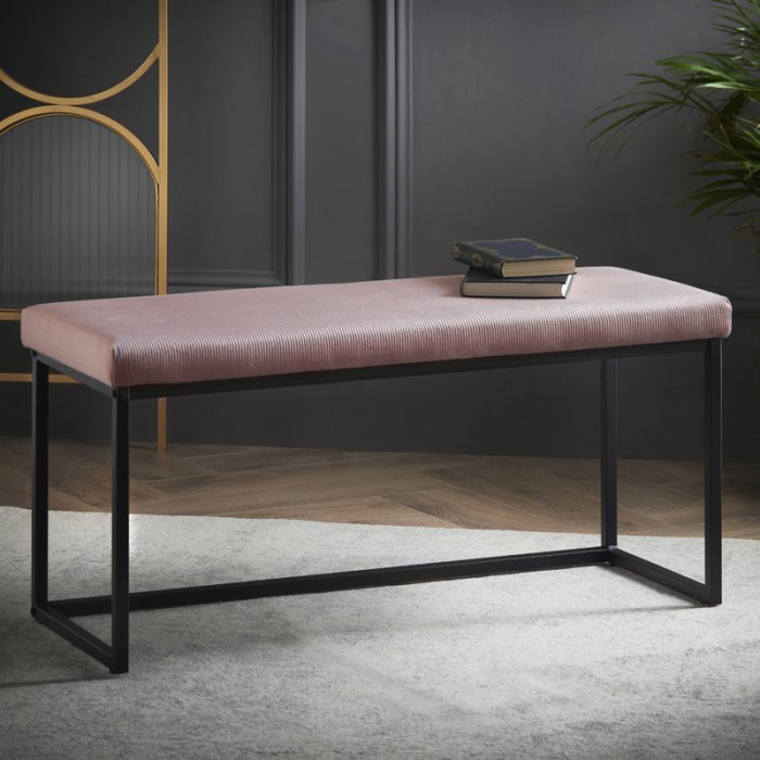 Un petit banc élégant Un petit banc élégant
