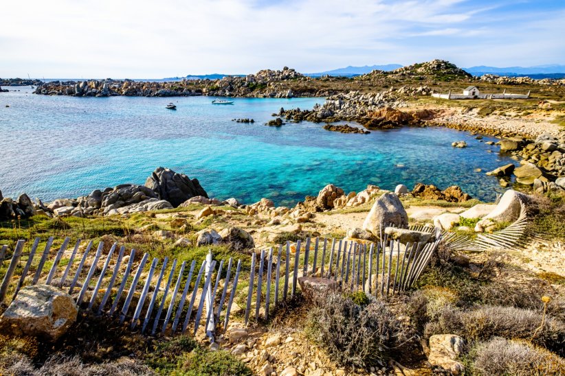 Les îles Lavezzi et leurs eaux limpides Les îles Lavezzi et leurs eaux limpides