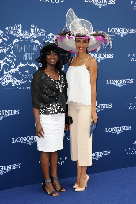Flora Coquerel : très fière de poser avec sa mère Flora Coquerel : très fière de poser avec sa mère