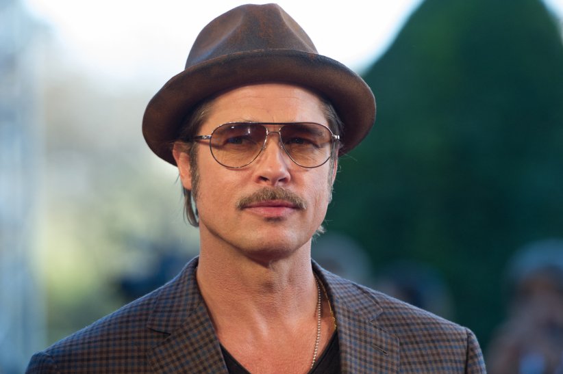 Brad Pitt : il a voulu remettre la moustache à la mode Brad Pitt : il a voulu remettre la moustache à la mode