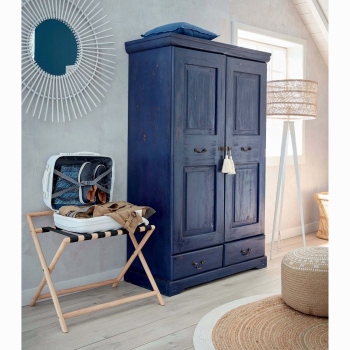 Une armoire de caractère Une armoire de caractère