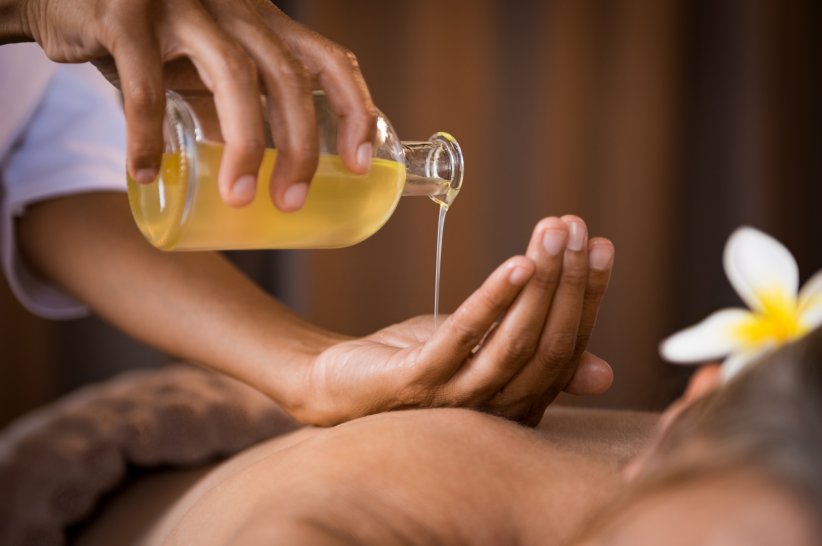 Une huile de massage Une huile de massage