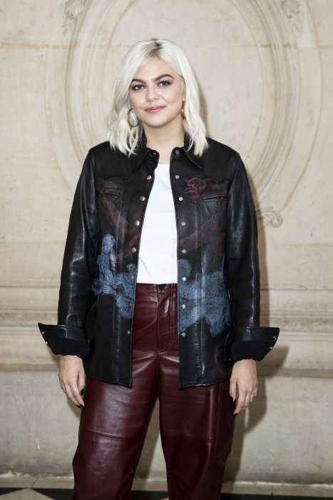 Louane : du blond sage au blond polaire Louane : du blond sage au blond polaire