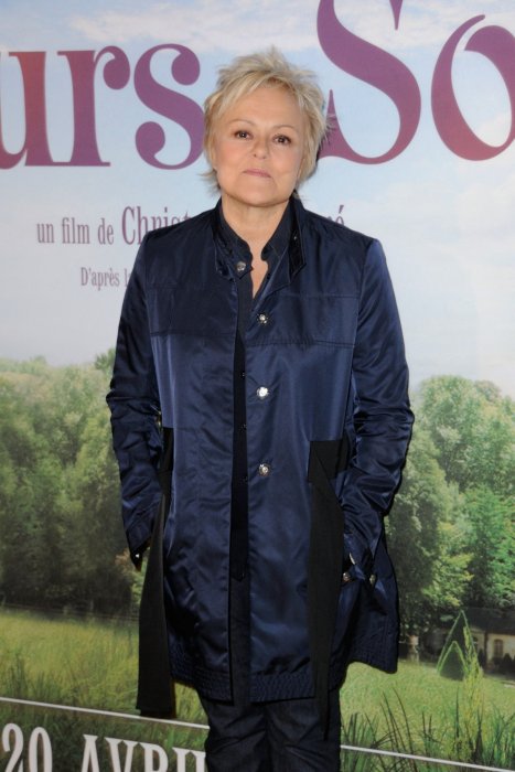 Muriel Robin : après "40 000 cigarettes", elle a tout arrêté Muriel Robin : après "40 000 cigarettes", elle a tout arrêté