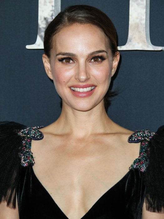 Natalie Portman refuse le prix "Nobel juif" Natalie Portman refuse le prix "Nobel juif"