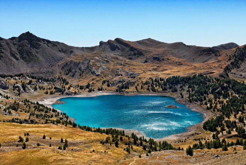 Le lac d'Allos, plus grand lac naturel d'altitude d'Europe Le lac d'Allos, plus grand lac naturel d'altitude d'Europe
