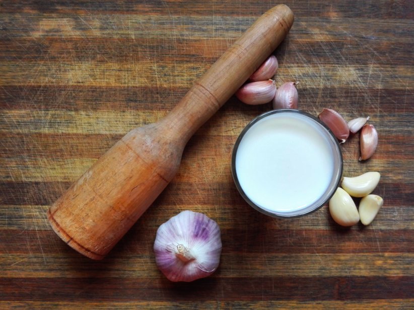 Une boisson au lait et à l'ail Une boisson au lait et à l'ail