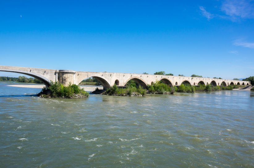 Le pont du Saint-Esprit, dans le Gard Le pont du Saint-Esprit, dans le Gard