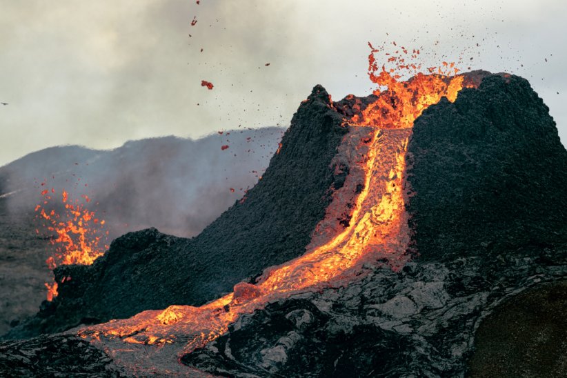 L'éruption peut venir d'un volcan effusif L'éruption peut venir d'un volcan effusif