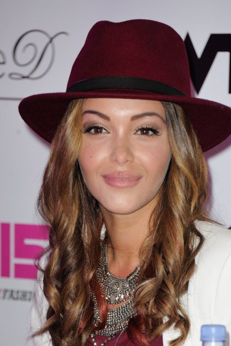 Nabilla Benattia écope de six mois de prison ferme Nabilla Benattia écope de six mois de prison ferme