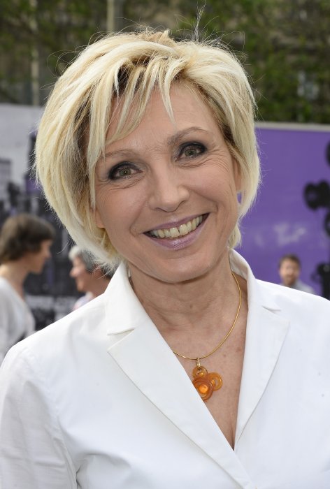 Évelyne Dhéliat : la populaire Évelyne Dhéliat : la populaire