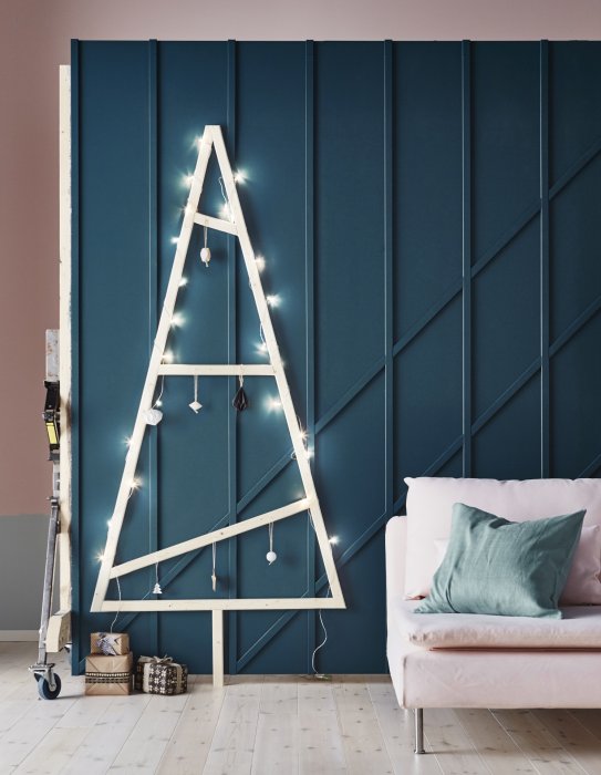 Un arbre de Noël minimaliste sans fioriture Un arbre de Noël minimaliste sans fioriture