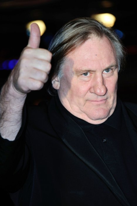 Gérard Depardieu déclare sa flamme à Hanouna Gérard Depardieu déclare sa flamme à Hanouna