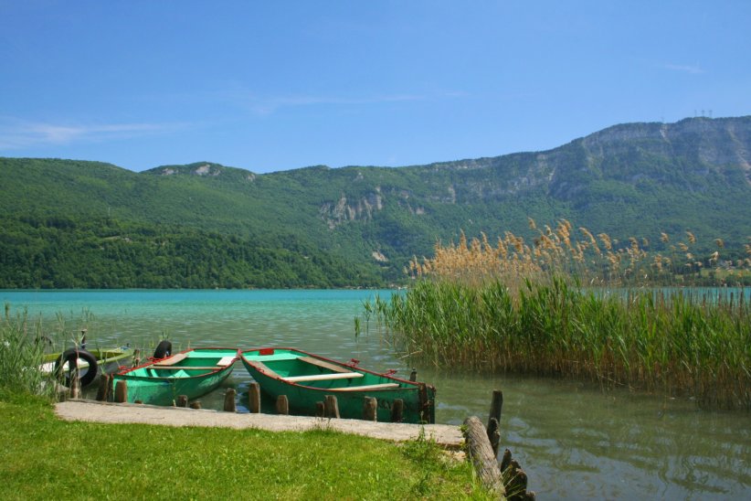 Le lac Aiguebelette, l'autre lac de Savoie Le lac Aiguebelette, l'autre lac de Savoie