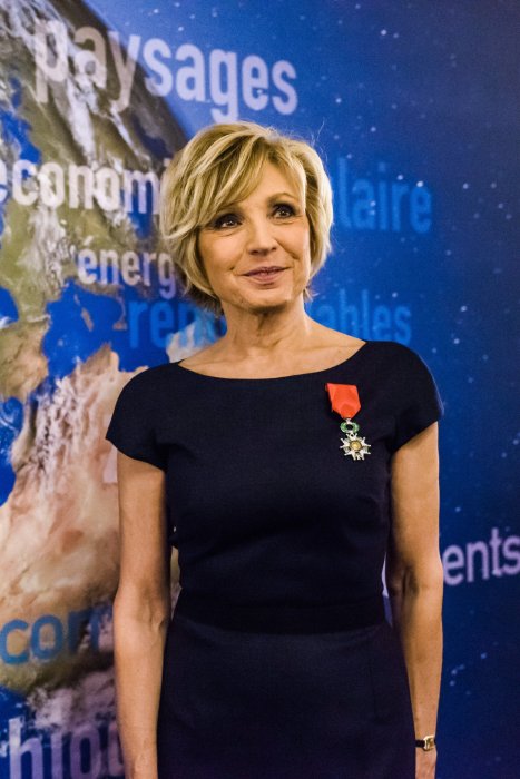 Évelyne Dhéliat : à bientôt 70 ans, la Miss Météo est toujours dans l'air du temps Évelyne Dhéliat : à bientôt 70 ans, la Miss Météo est toujours dans l'air du temps