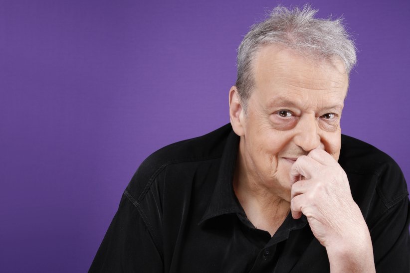 Guy Carlier : M. Pokora sur le torse ! Guy Carlier : M. Pokora sur le torse !