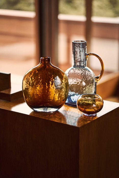 De jolis vases et pichets en verre De jolis vases et pichets en verre