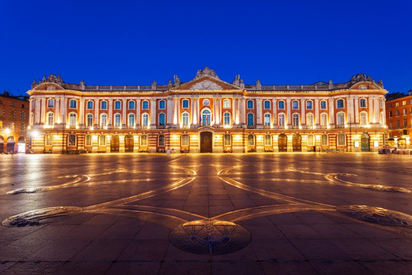 La Place du Capitole et ses teintes rosées La Place du Capitole et ses teintes rosées