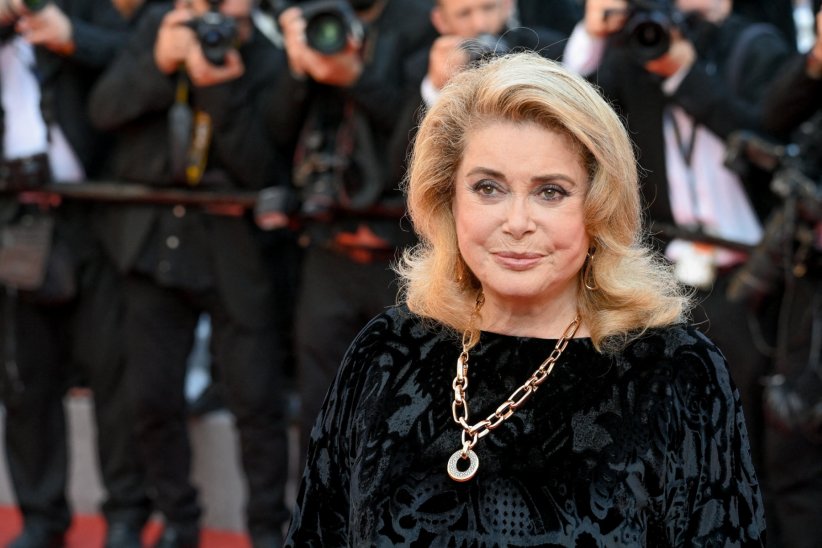 Catherine Deneuve : pudique sur "un sujet privé" Catherine Deneuve : pudique sur "un sujet privé"