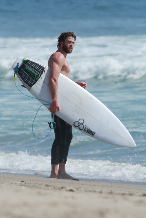 Liam Hemsworth, roi de la glisse Liam Hemsworth, roi de la glisse
