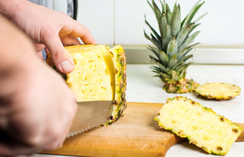Se désaltérer avec la peau d'ananas Se désaltérer avec la peau d'ananas