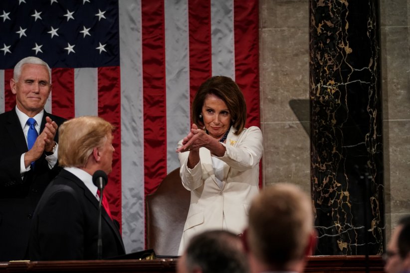 Nancy Pelosi applaudit sarcastiquement Donald Trump et agite la Toile Nancy Pelosi applaudit sarcastiquement Donald Trump et agite la Toile