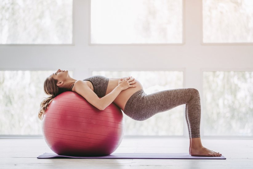 Le yoga prénatal soulage les maux de dos et prépare à l'accouchement Le yoga prénatal soulage les maux de dos et prépare à l'accouchement