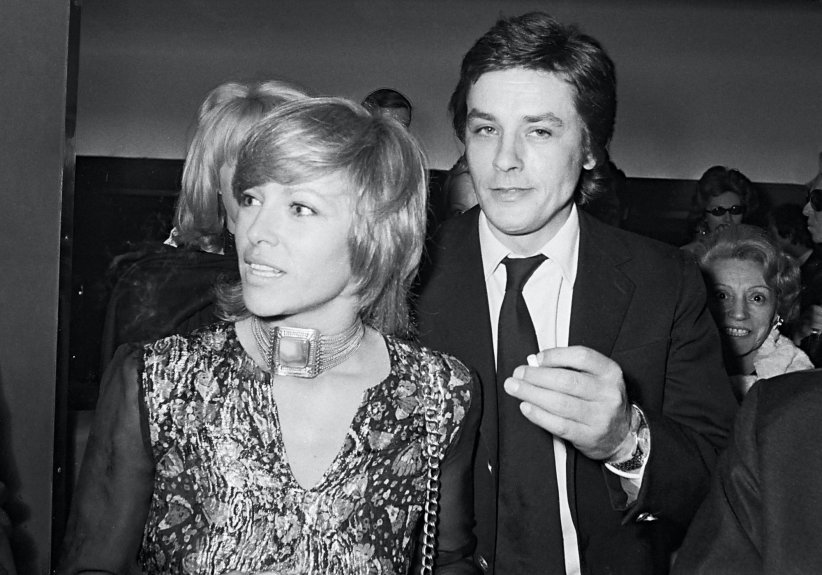 Alain Delon a rompu ses fiançailles avec Romy Schneider Alain Delon a rompu ses fiançailles avec Romy Schneider