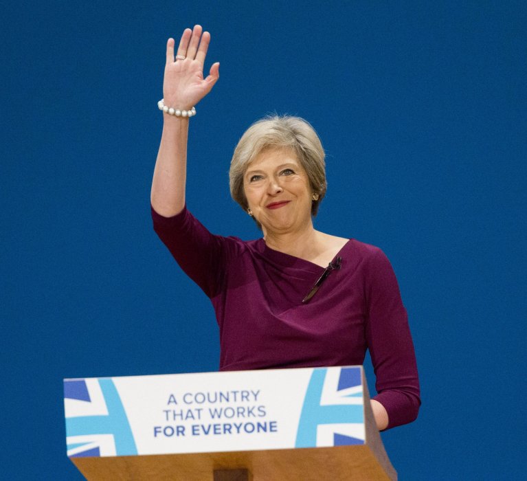 Theresa May défiée par les députés et les indépendantistes Theresa May défiée par les députés et les indépendantistes
