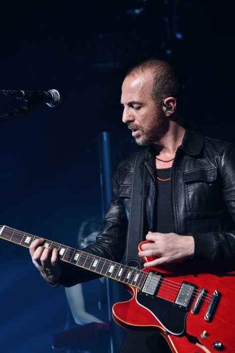 Calogero : la guitare à l'envers Calogero : la guitare à l'envers