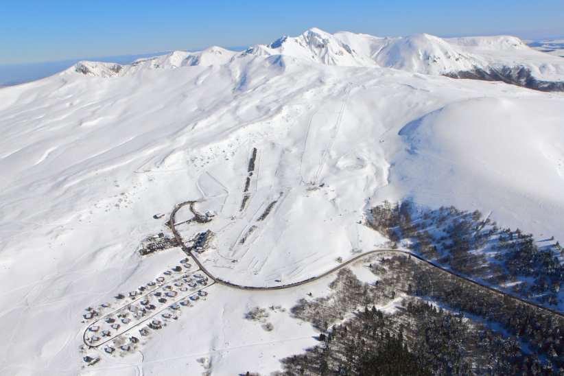 Chastreix : avec vue sur les monts d'Auvergne Chastreix : avec vue sur les monts d'Auvergne