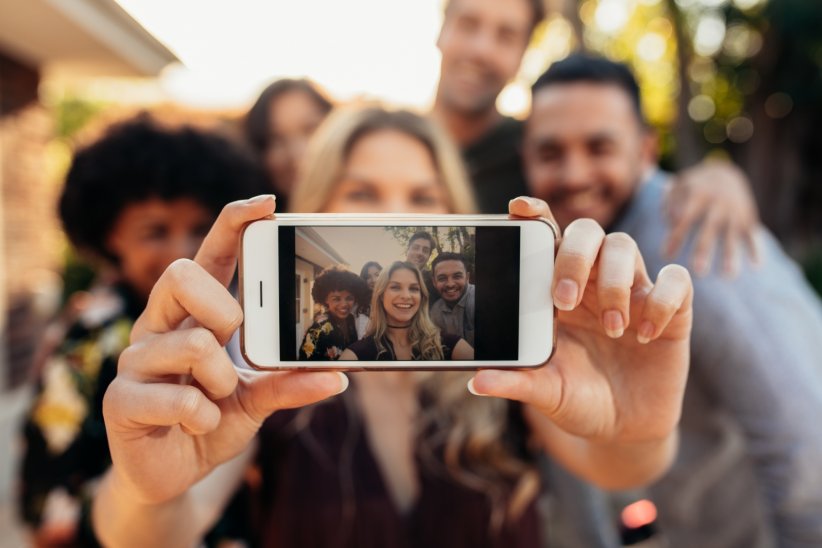Tenir le smartphone à l'horizontale Tenir le smartphone à l'horizontale