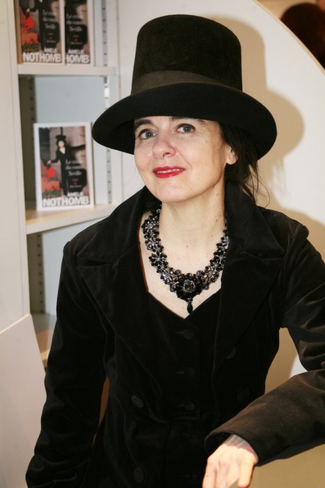 Amélie Nothomb : victime d'un viol collectif à 12 ans Amélie Nothomb : victime d'un viol collectif à 12 ans