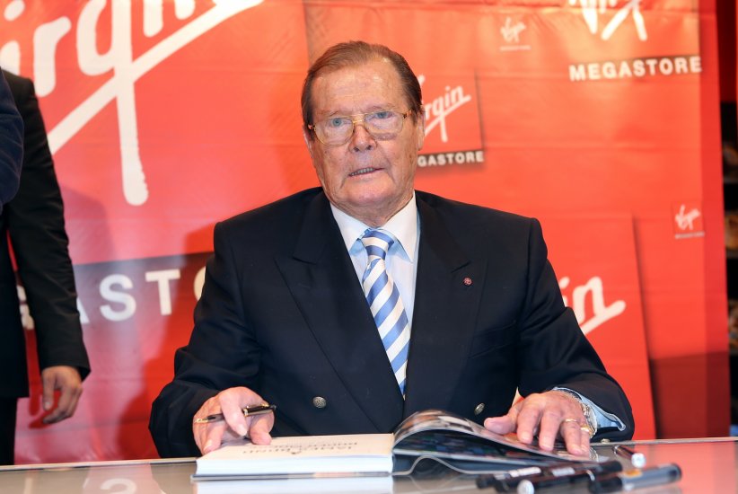Roger Moore : un premier cancer en 1993 Roger Moore : un premier cancer en 1993