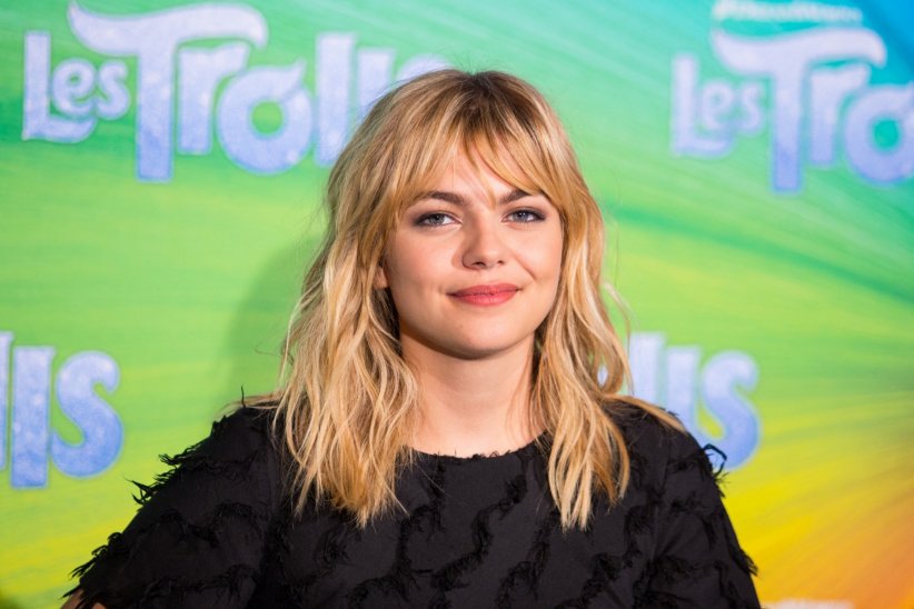 Louane : son ORL l'a sommée d'arrêter la cigarette Louane : son ORL l'a sommée d'arrêter la cigarette