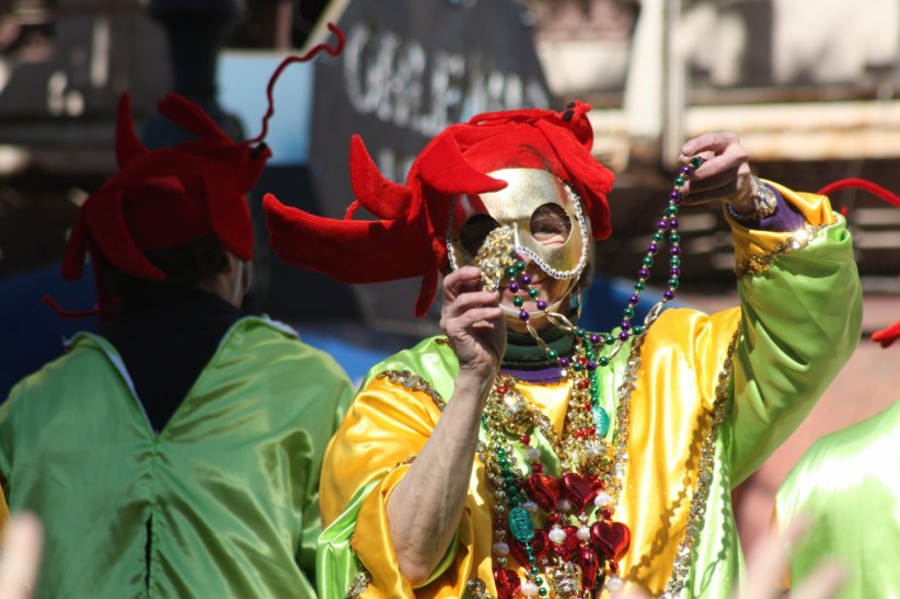Se mêler à la foule de la Nouvelle-Orléans lors de Mardi-Gras Se mêler à la foule de la Nouvelle-Orléans lors de Mardi-Gras