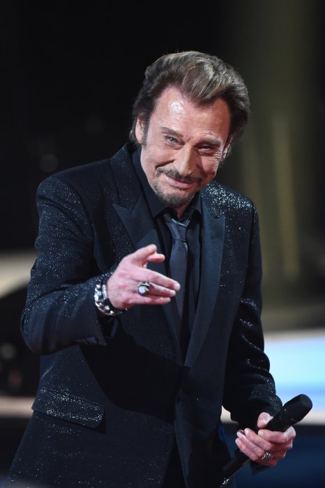 Entre Laeticia et le clan Hallyday, le guerre est déclarée Entre Laeticia et le clan Hallyday, le guerre est déclarée
