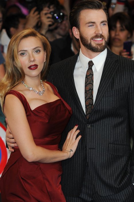 Scarlett Johansson et Chris Evans Scarlett Johansson et Chris Evans