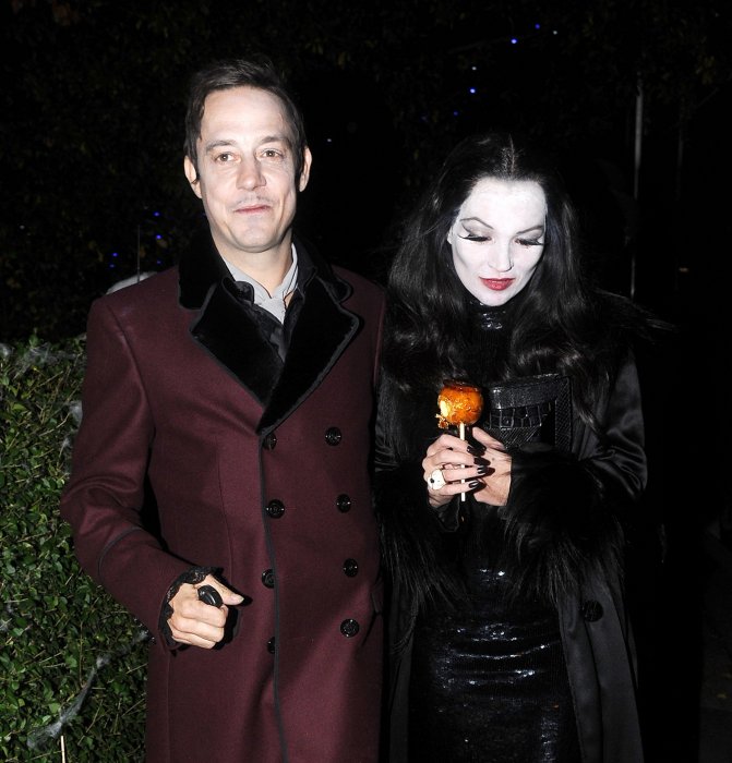 Kate Moss et Jamie Hince font revivre la famille Adams ! Kate Moss et Jamie Hince font revivre la famille Adams !