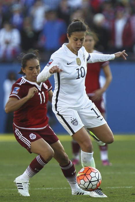 Cinq footballeuses américaines attaquent la fédération pour discrimination salariale Cinq footballeuses américaines attaquent la fédération pour discrimination salariale