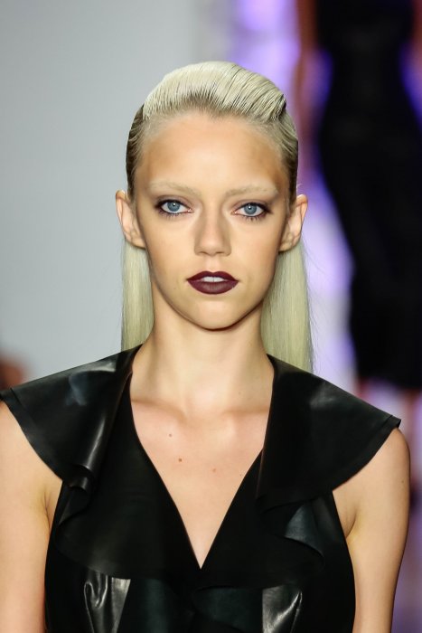 Les sourcils décolorés du défilé Cushnie et Ochs Les sourcils décolorés du défilé Cushnie et Ochs