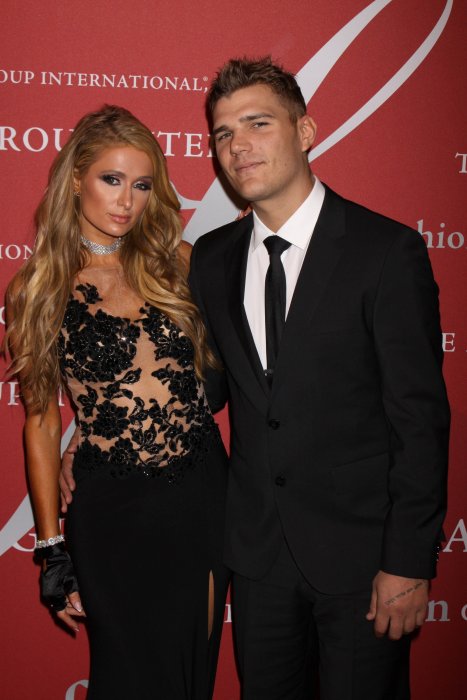 Paris Hilton a un nouvel homme dans sa vie Paris Hilton a un nouvel homme dans sa vie