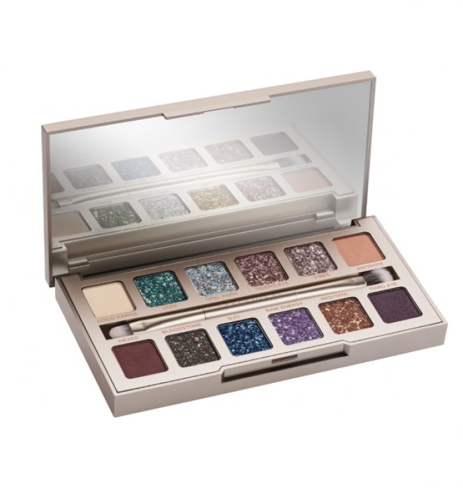 Maquillage de fête, maquillage à paillettes Maquillage de fête, maquillage à paillettes